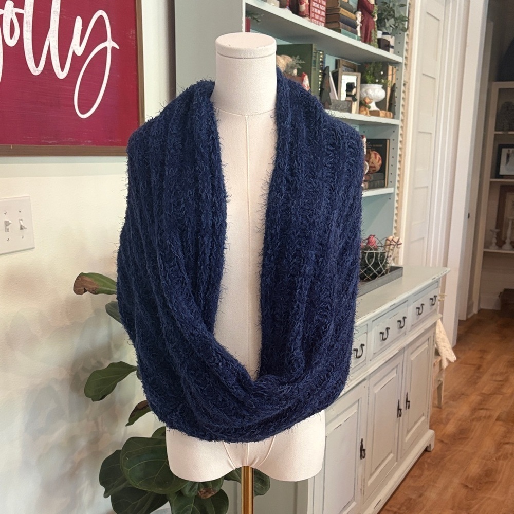 NEW I.N.C. Women's ONE SIZE Infinity Fluffy Dark Blue Cozy Winter Neck Scarf